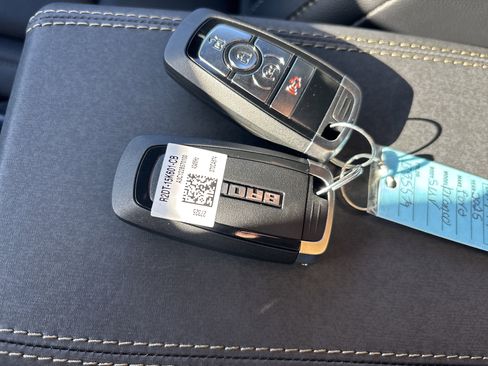 New 2025 Ford Bronco Badlands image 32