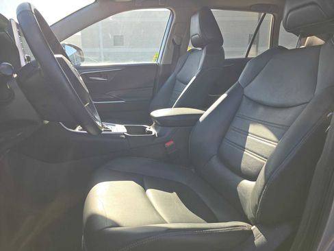 Used 2022 Toyota RAV4 XLE Premium image 23