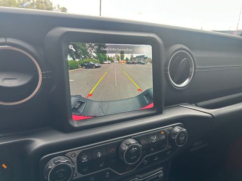 Used 2020 Jeep Gladiator Overland image 19