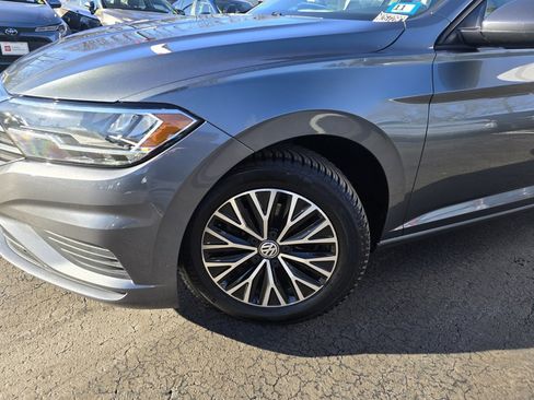 Used 2020 Volkswagen Jetta SE image 2