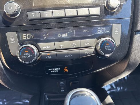 Used 2017 Nissan Rogue SV AWD/4WD image 33