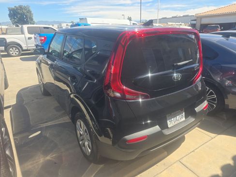 Used 2020 Kia Soul LX FWD image 3