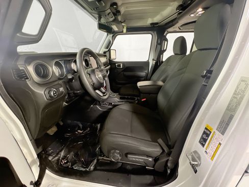 Used 2023 Jeep Gladiator Sport AWD/4WD image 21