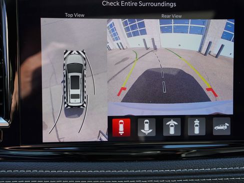 Certified 2024 Chrysler Pacifica Premium image 39