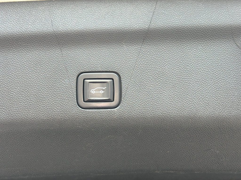 Used 2022 Chevrolet Suburban Z71 AWD/4WD image 11