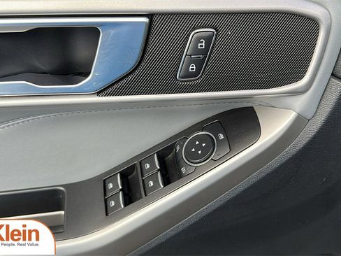 Used 2022 Ford Explorer XLT w/ XLT Sport Appearance Package image 13