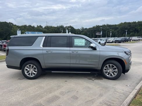 New 2026 Chevrolet Suburban Premier image 12
