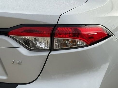 Used 2025 Toyota Corolla LE image 7