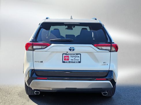 Used 2022 Toyota RAV4 SE w/ Convenience Package image 4