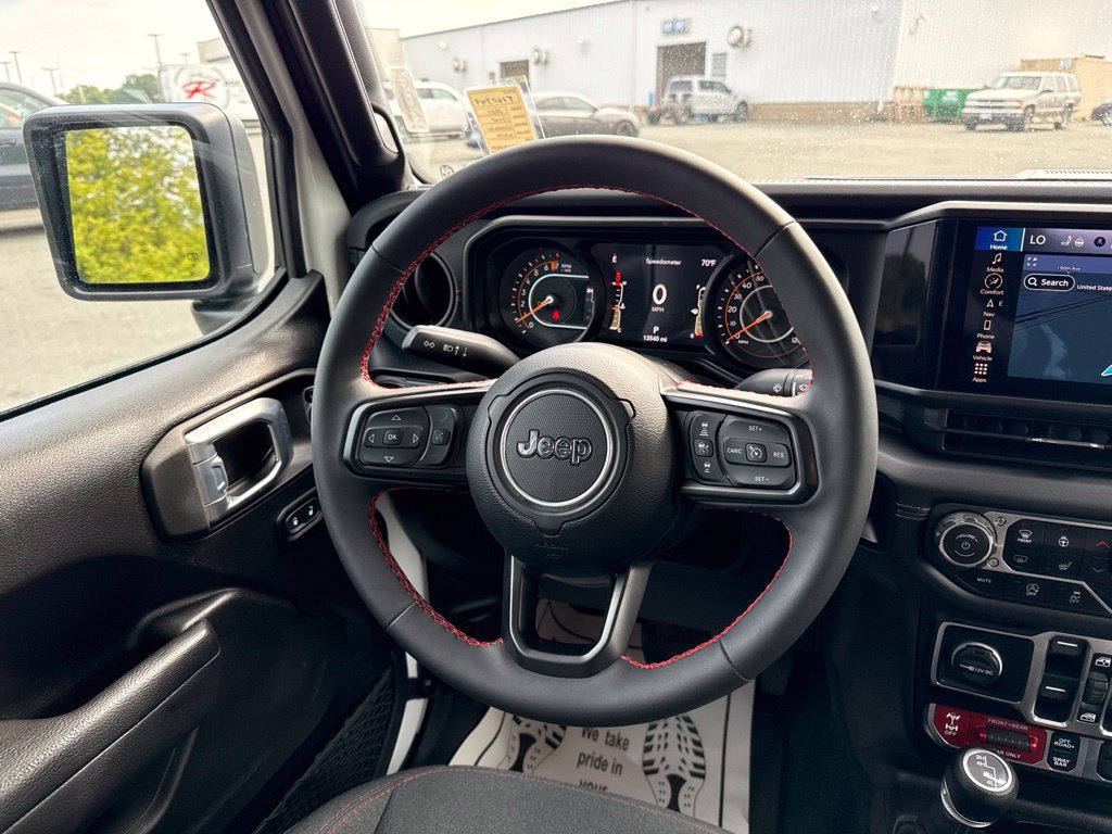 Used 2024 Jeep Gladiator Rubicon w/ Technology Group AWD/4WD image 14