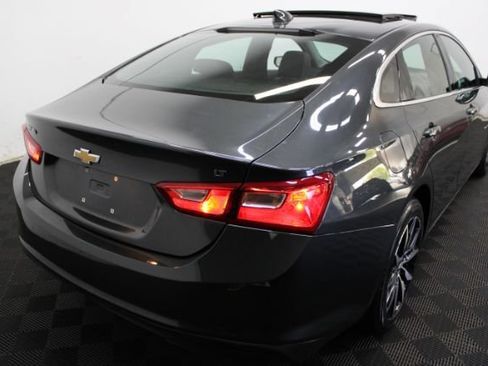 Used 2017 Chevrolet Malibu LT w/ Leather Package FWD image 5