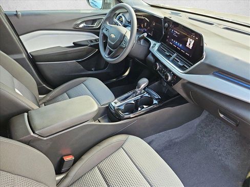 Used 2025 Chevrolet Trax LT FWD image 27