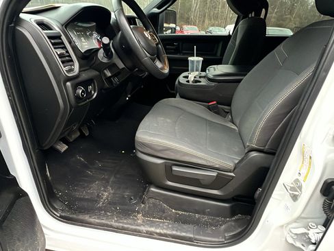 Used 2024 RAM 2500 Tradesman w/ Chrome Appearance Group image 16