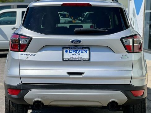 Used 2017 Ford Escape SE w/ Equipment Group 201A FWD image 4