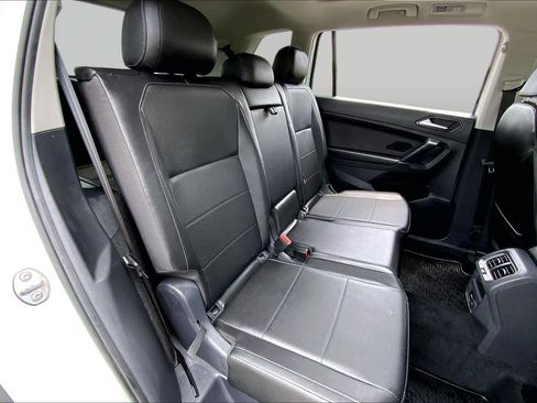 Used 2018 Volkswagen Tiguan SE w/ Panoramic Sunroof Package FWD image 19