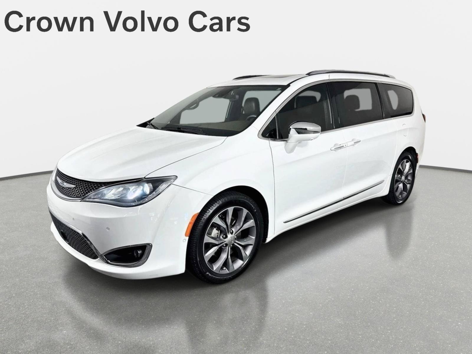 Used 2020 Chrysler Pacifica Limited w/ Tire & Wheel Group FWD image 1