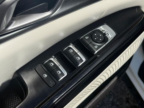 Used 2022 Kia Carnival LX FWD image 17