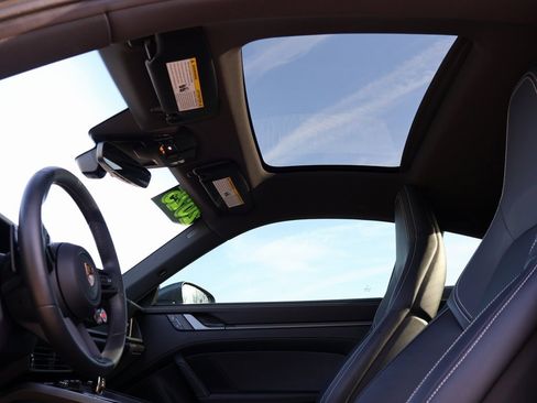 Used 2025 Porsche 911 Carrera image 37