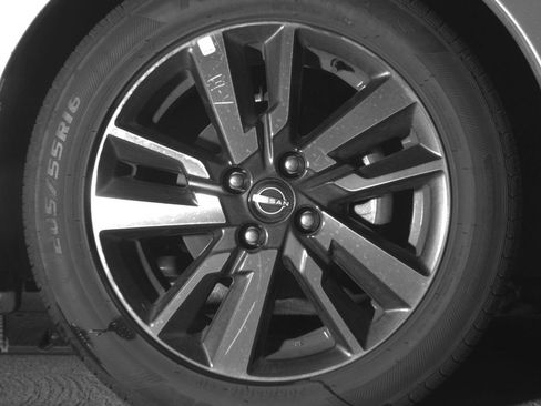 Used 2025 Nissan Versa SV FWD image 13