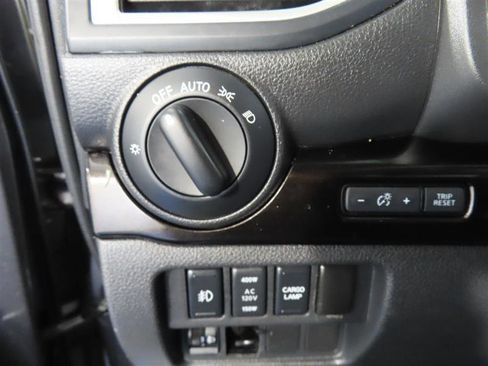 Used 2019 Nissan Titan SV w/ SV Convenience Package AWD/4WD image 18