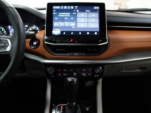 Used 2023 Jeep Compass Limited image 21