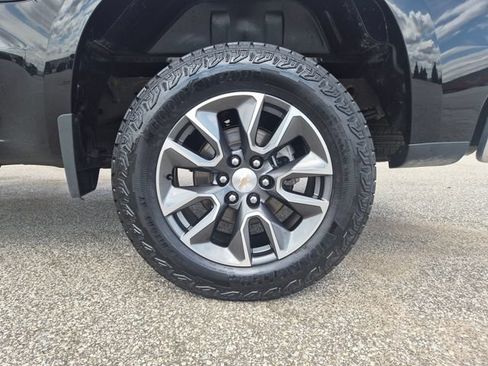 Used 2024 Chevrolet Silverado 1500 LT AWD/4WD image 9