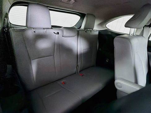 Used 2024 Toyota Highlander XLE FWD image 27