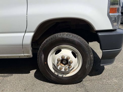 Used 2023 Ford E-350 and Econoline 350 Super Duty w/ Driver's Safety Package RWD image 6