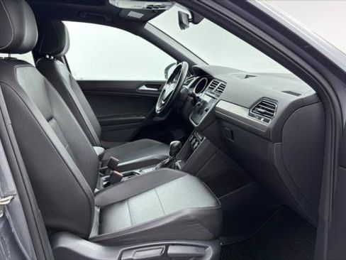 Used 2021 Volkswagen Tiguan SE R-Line FWD image 22