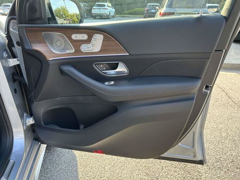 Used 2025 Mercedes-Benz GLS 450 4MATIC image 51
