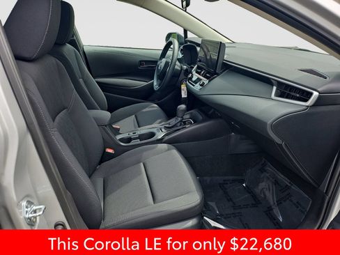 Used 2025 Toyota Corolla LE FWD image 17