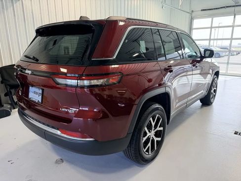 Used 2025 Jeep Grand Cherokee Limited AWD/4WD image 3