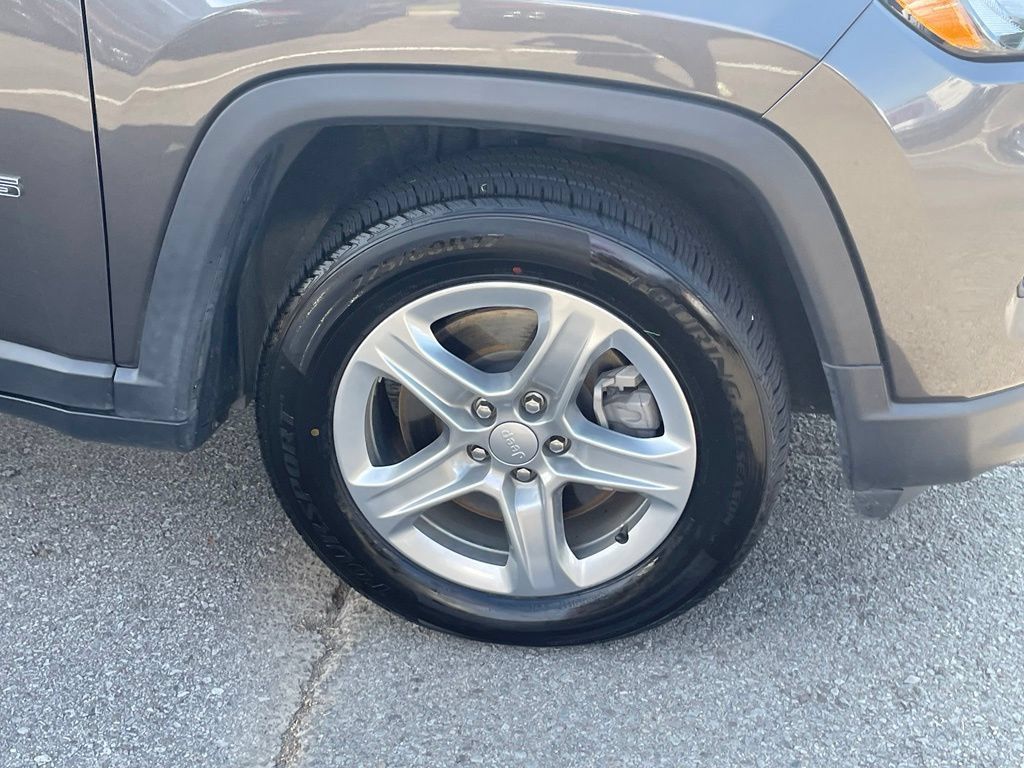 Used 2024 Jeep Compass Latitude AWD/4WD image 4