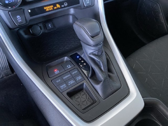 Used 2021 Toyota RAV4 XLE AWD/4WD image 29