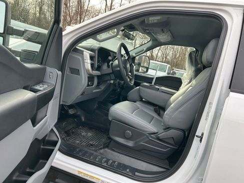 New 2026 Ford F550 4x4 Crew Cab image 17
