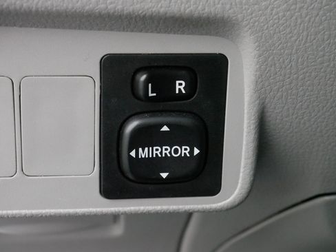 Used 2011 Toyota Corolla LE image 27