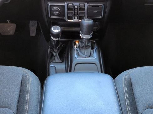 Used 2025 Jeep Gladiator Sport AWD/4WD image 19