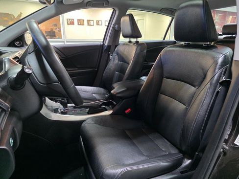 Used 2016 Honda Accord Touring image 15