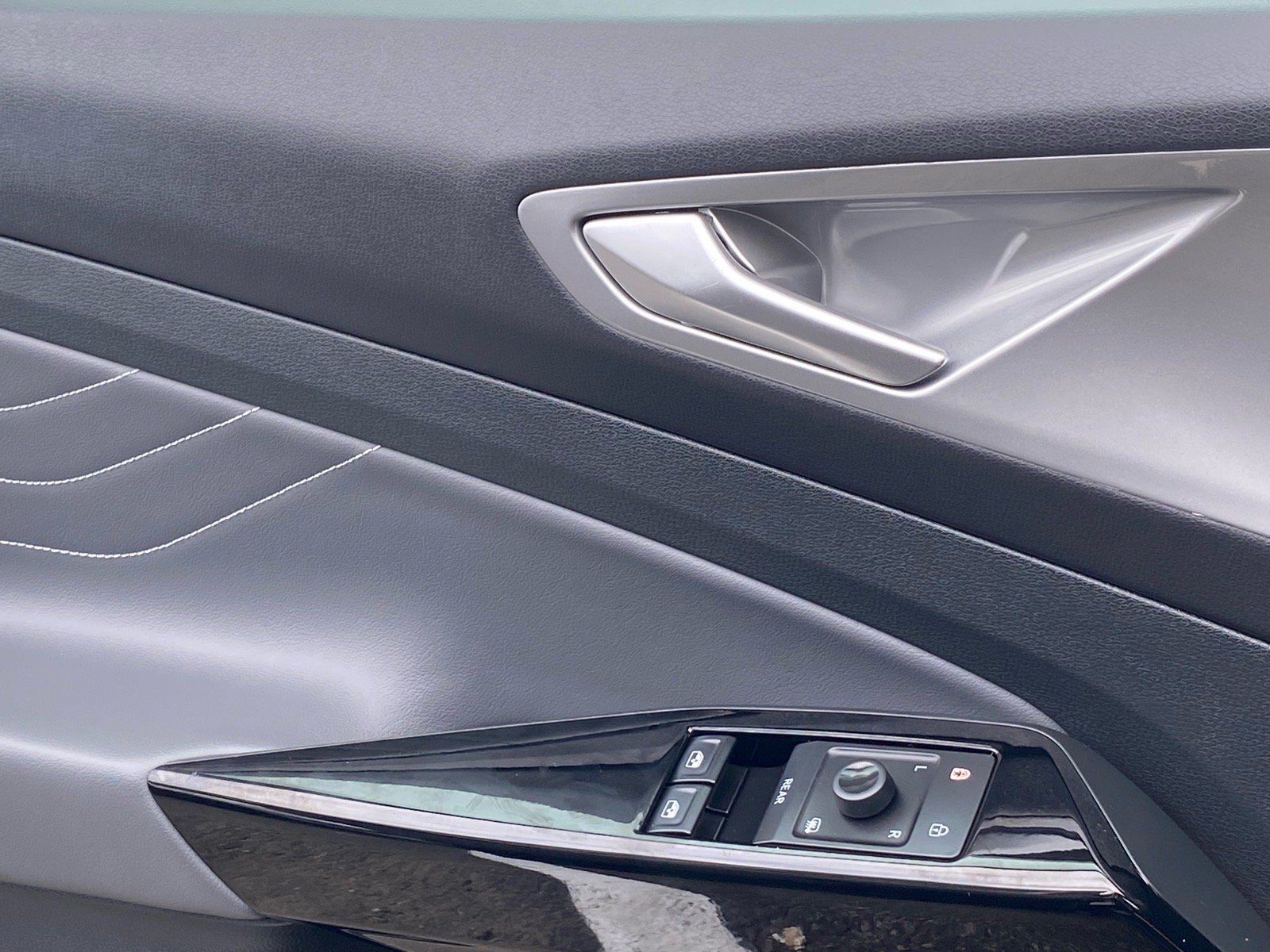 Certified 2023 Volkswagen ID.4 S RWD image 17