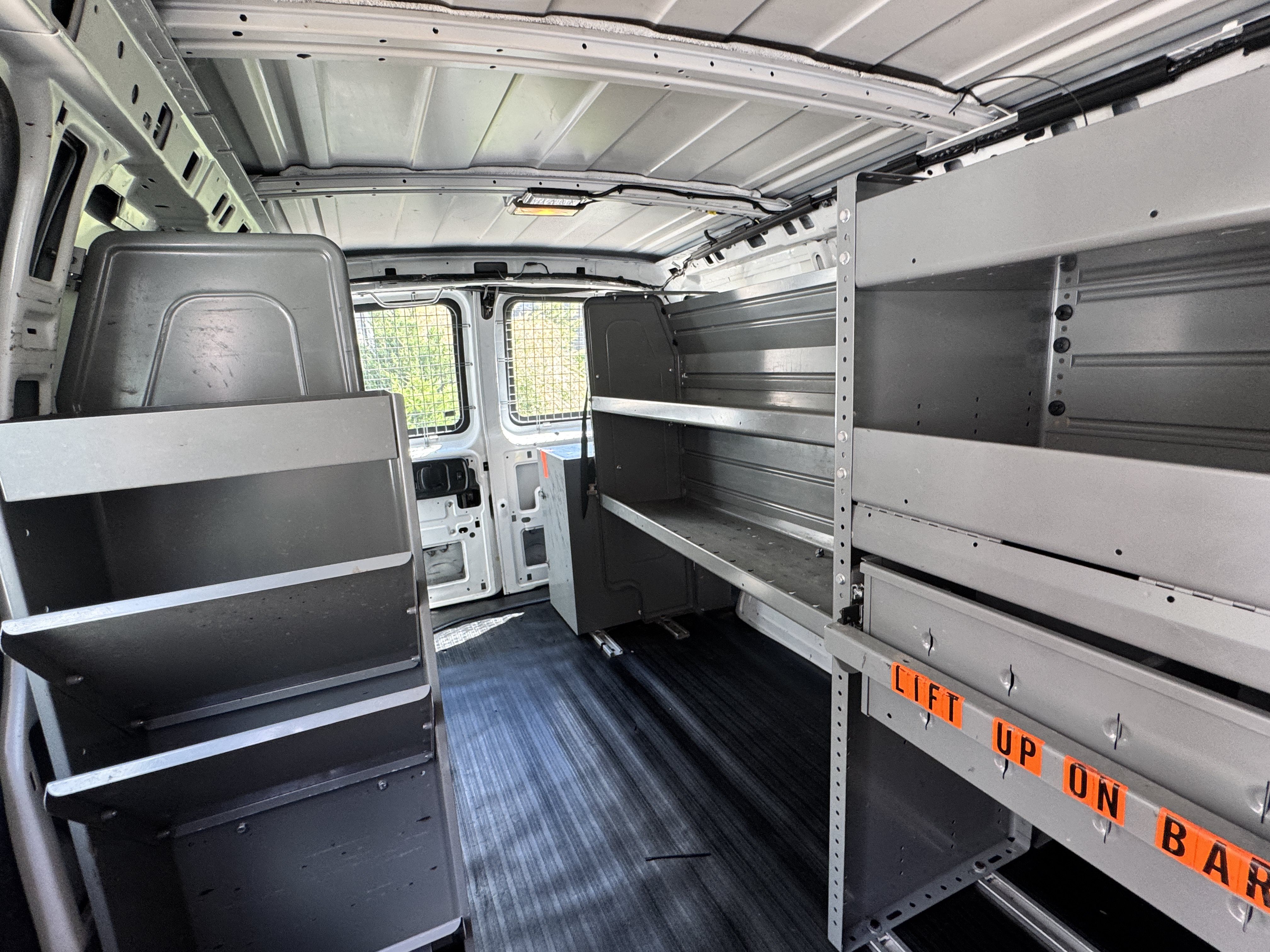 Used 2014 Chevrolet Express 2500 RWD image 23