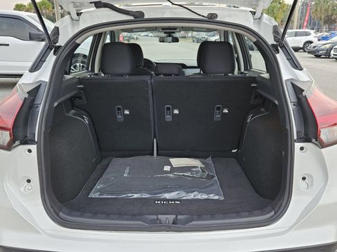 Used 2024 Nissan Kicks SV image 6
