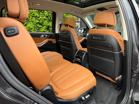 Used 2022 BMW X7 xDrive40i w/ Premium Package AWD/4WD image 38
