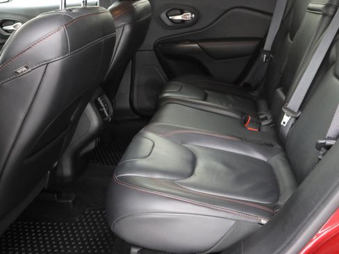 Used 2016 Jeep Cherokee Trailhawk w/ Comfort/Convenience Group image 9