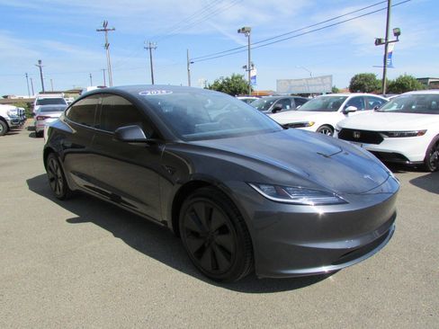 Used 2025 Tesla Model 3 RWD image 2