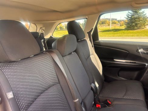 Used 2018 Dodge Journey SE image 16