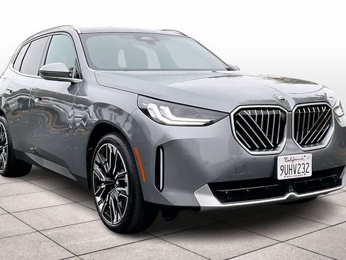 Used 2025 BMW X3 xDrive30i w/ Premium Package image 2