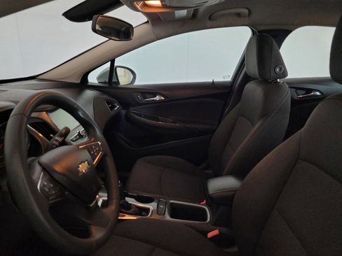 Used 2018 Chevrolet Cruze LT FWD image 17