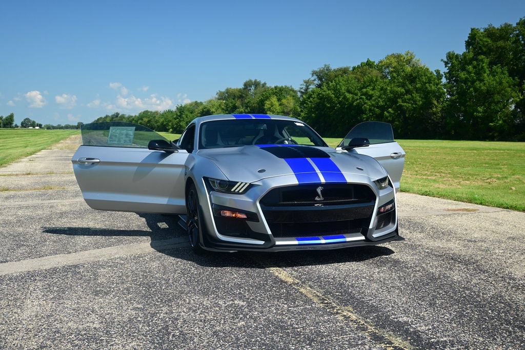 Used 2022 Ford Mustang Shelby GT500 w/ Technology Package RWD image 11