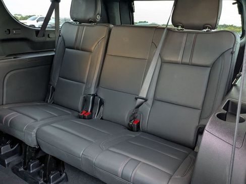 Used 2025 Chevrolet Suburban RST RWD image 19