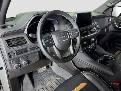 Used 2024 GMC Yukon AT4 w/ Technology Package image 9
